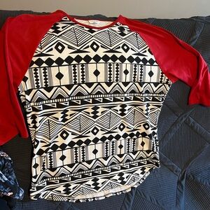 NWOT CUTE LULAROE 3/4 SLEEVE SHIRT SIZE 2XLARGE